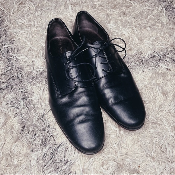 Banana Republic Black Leather Laceup Derby Shoe - Picture 7 of 7